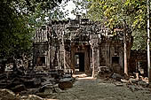 Ta Som temple - gopura of the second enclosure